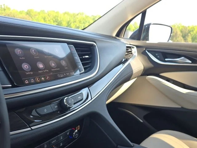 Used 2022 Black Buick Essence image 27