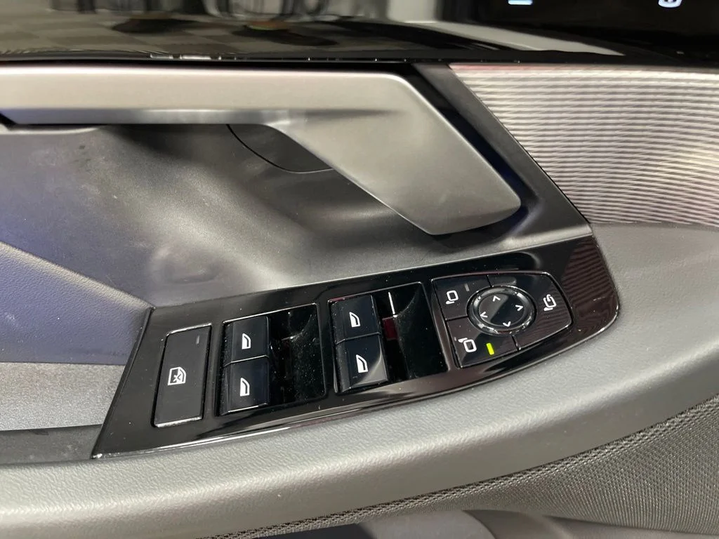 Used 2026 Alpine White BMW 530i xDrive Premium image 21