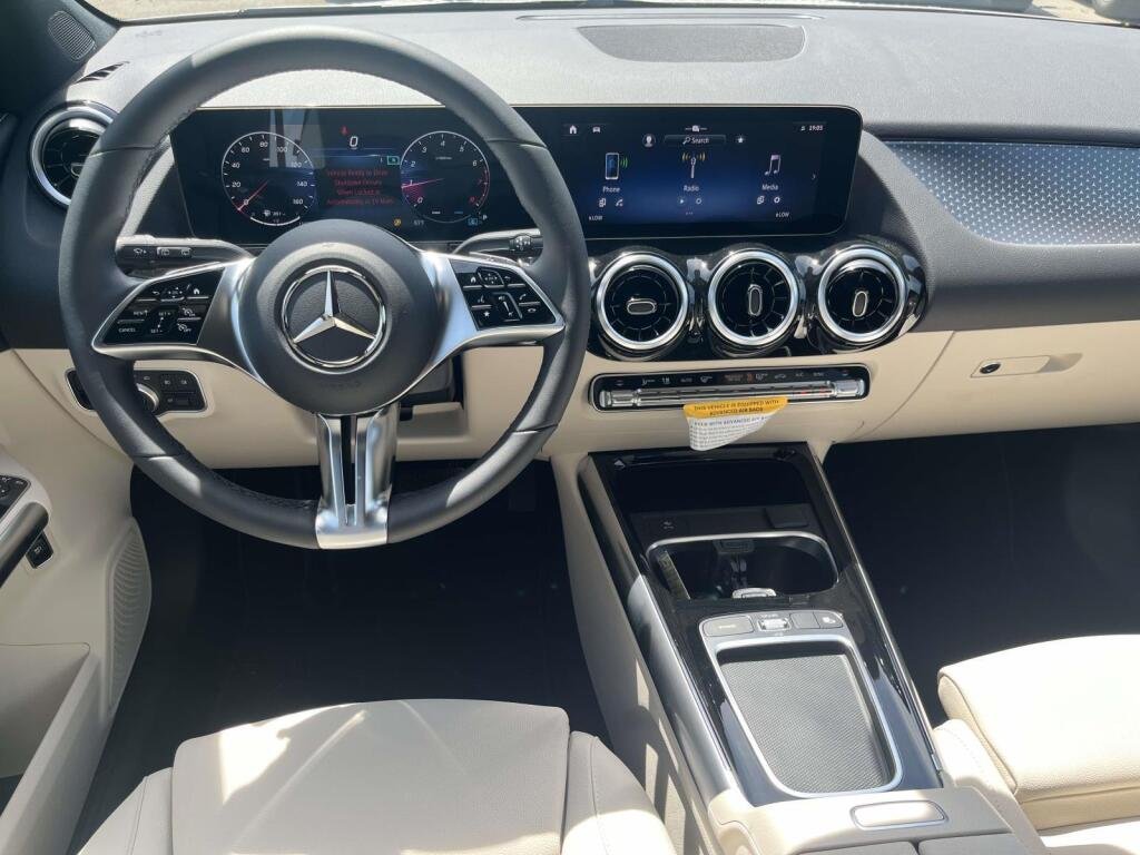 New 2026 Polar White Mercedes-Benz GLA 250 image 2