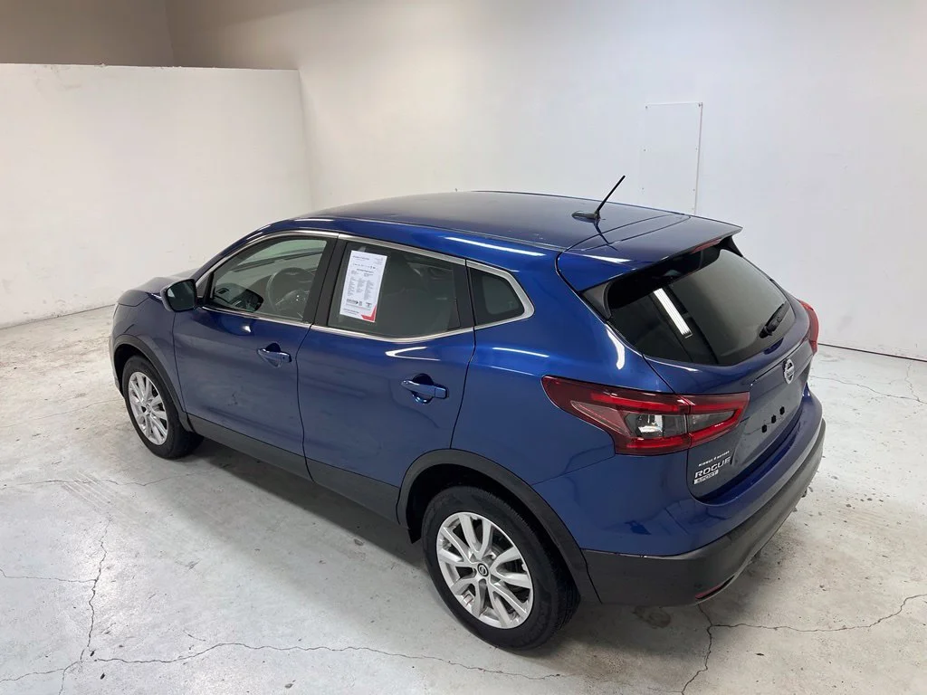 Used 2022 Blue Nissan S image 5