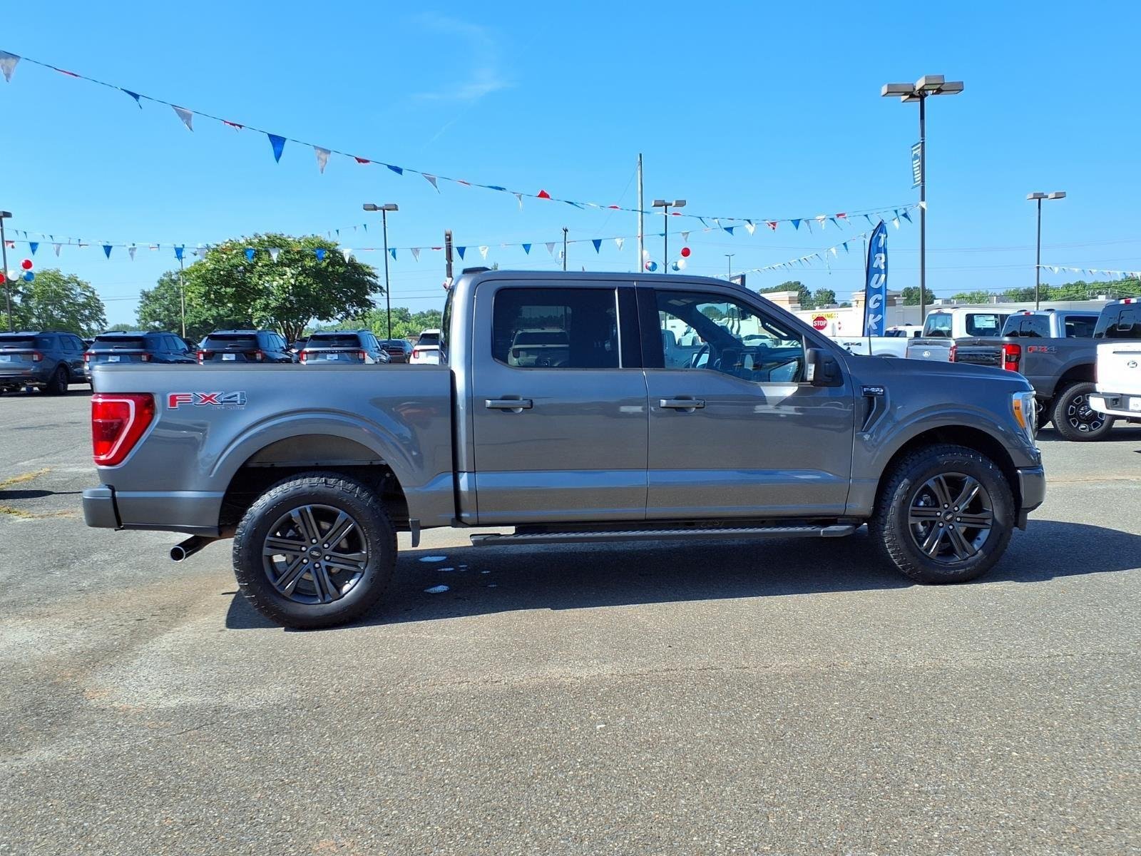 Used 2022 Gray Ford XLT image 10