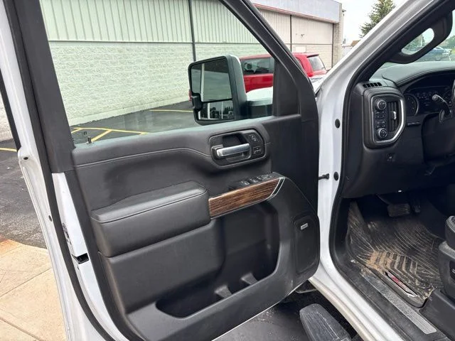 Used 2020 Pearl Chevrolet High Country image 12