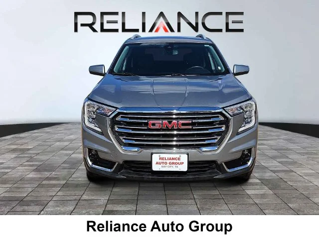 Used 2024 Silver GMC SLT image 2