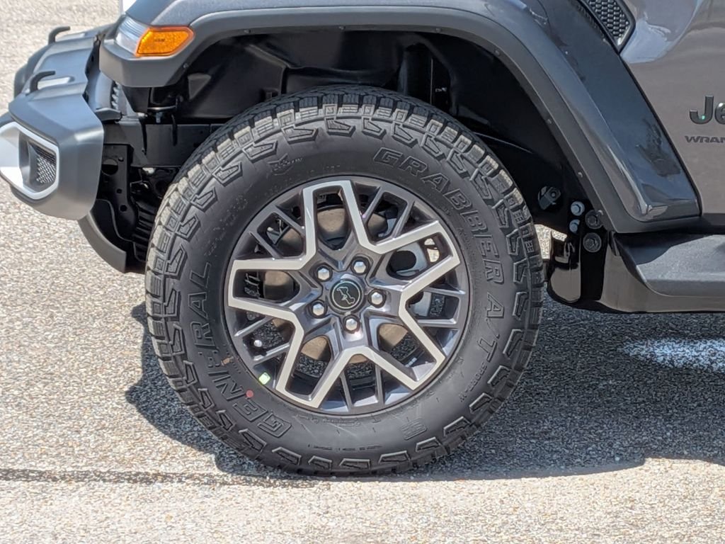 New 2026 Granite Crystal Metallic Clear-Coat Exterior Paint Jeep Sahara image 12