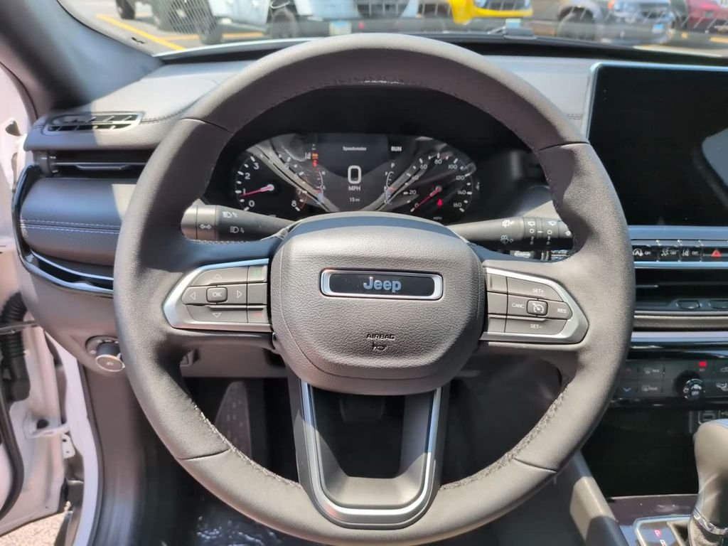 New 2026 Bright White Clearcoat Jeep Latitude image 21