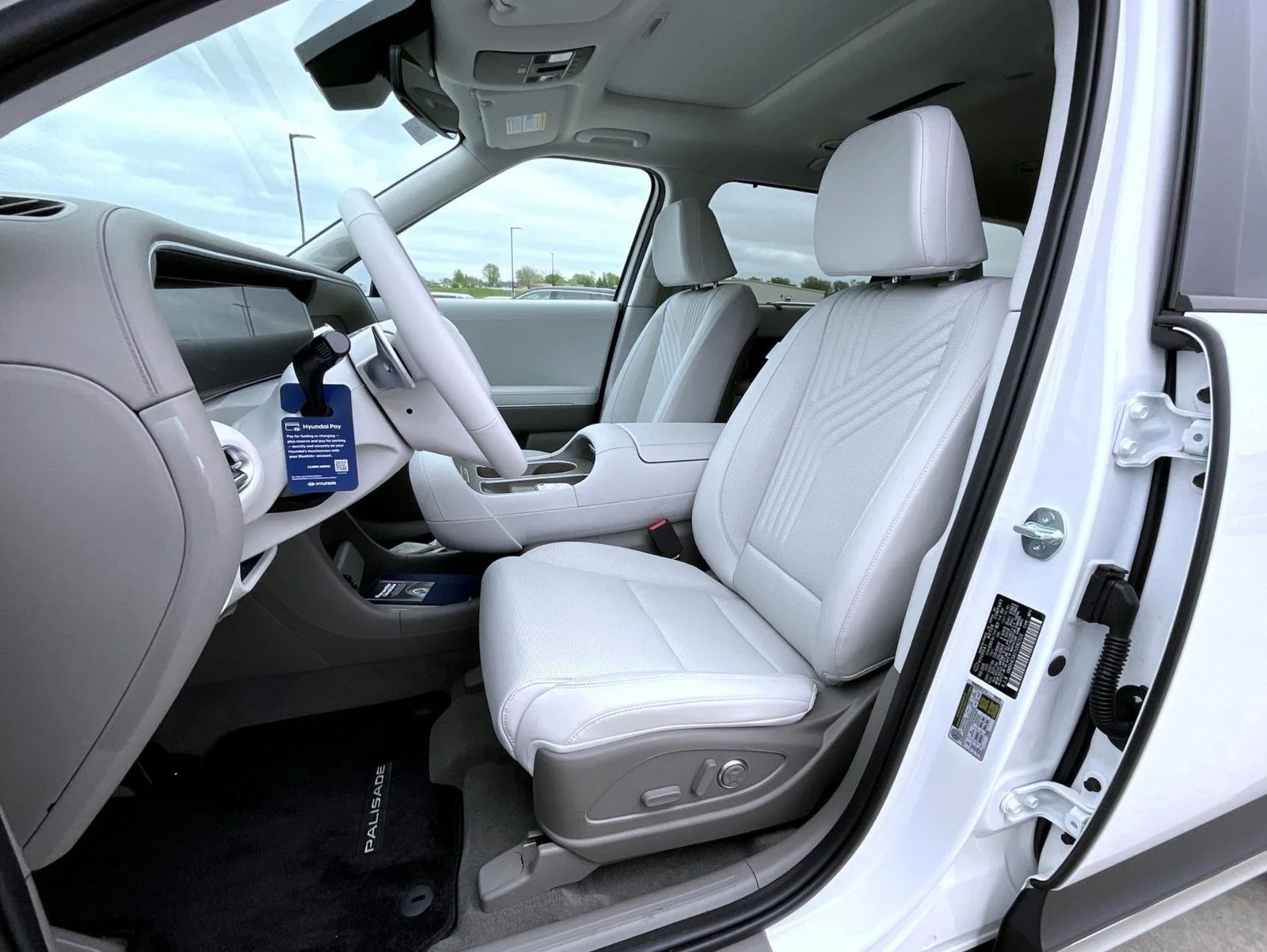 New 2026 White Hyundai SEL Premium image 10