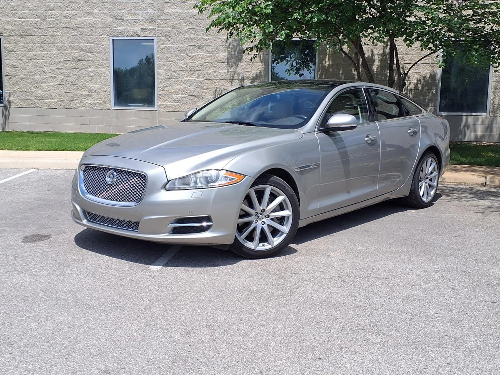 2013 Jaguar XJ XJ AWD's photo