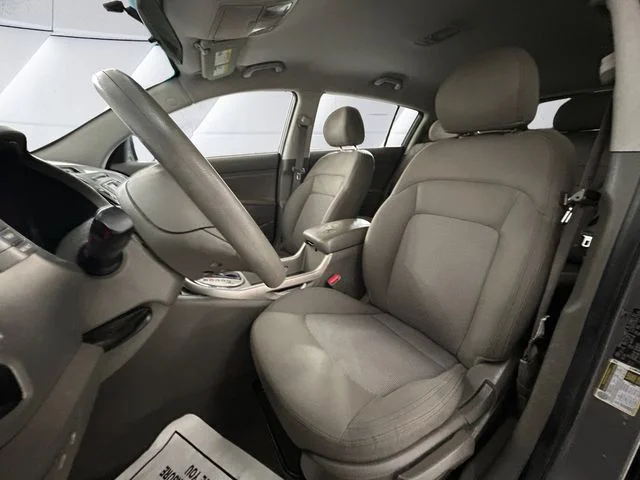 Used 2015 Silver Kia LX image 8