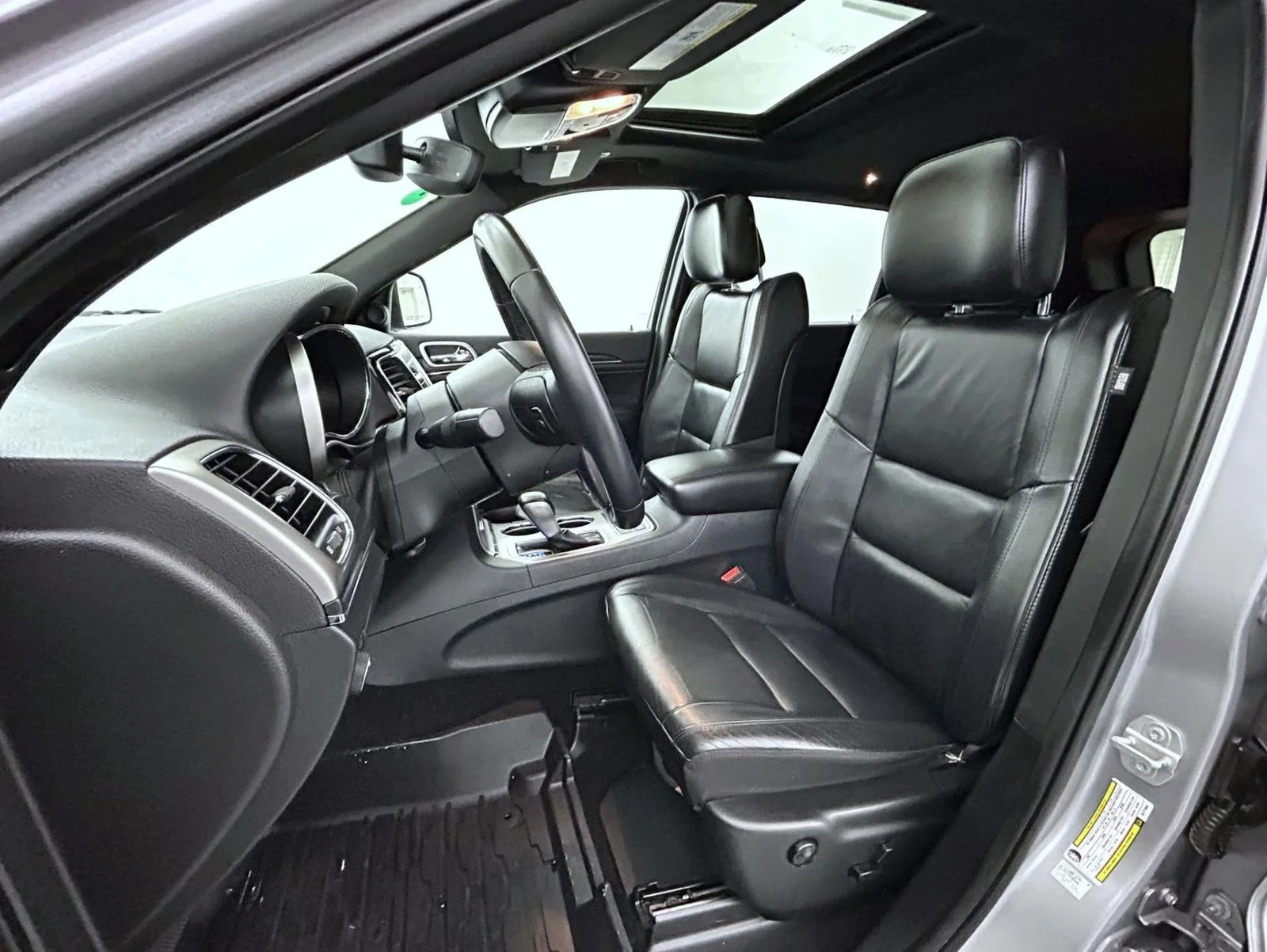 Used 2019 Silver Jeep Limited image 10