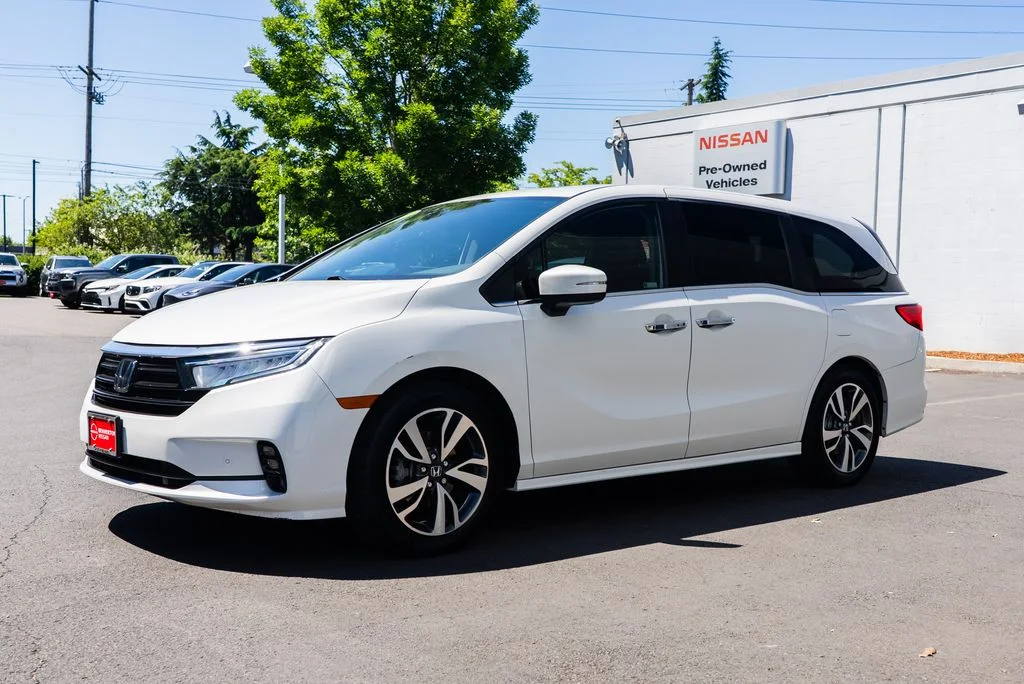 Used 2022 White Honda Touring image 3