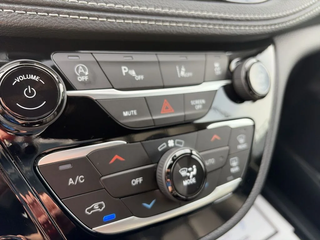 Used 2024 Black Chrysler Touring L image 18