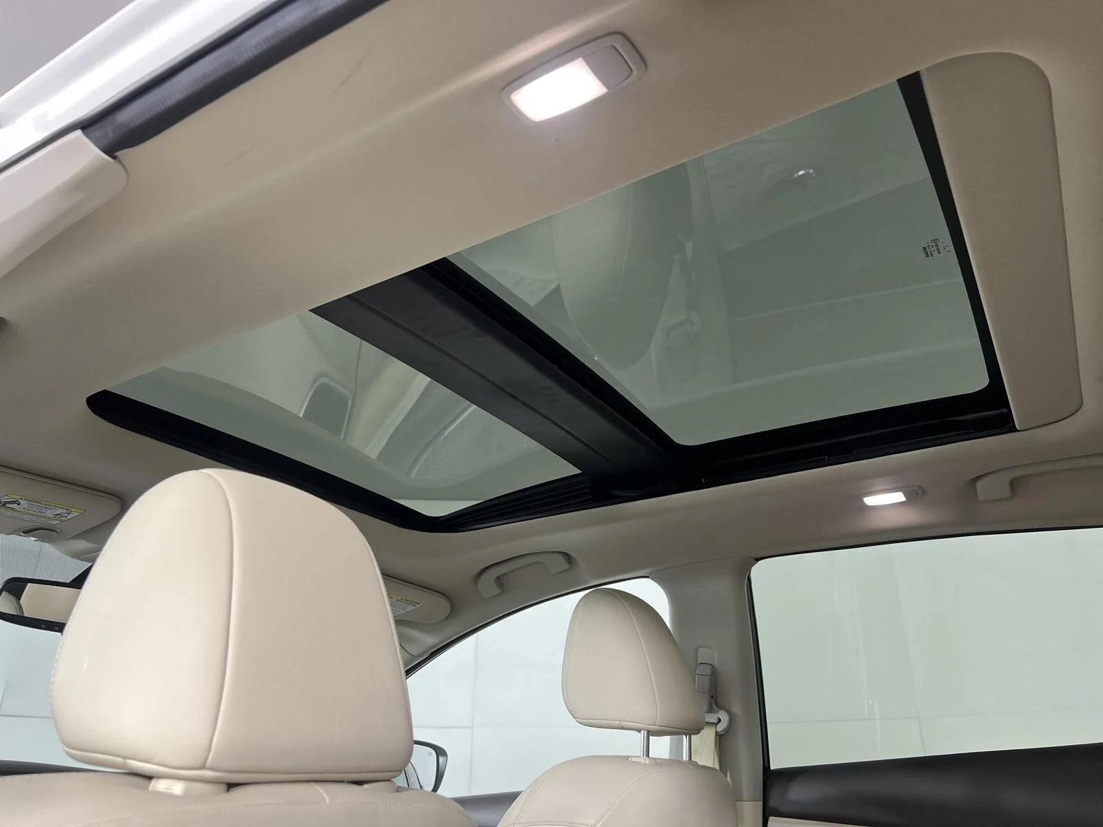 Used 2018 Pearl White Nissan SL image 26