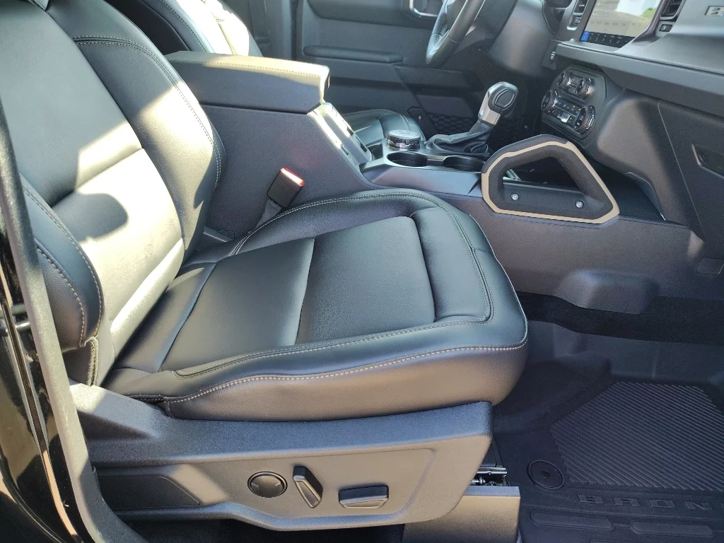 Used 2025 Shadow Black Ford Badlands image 14