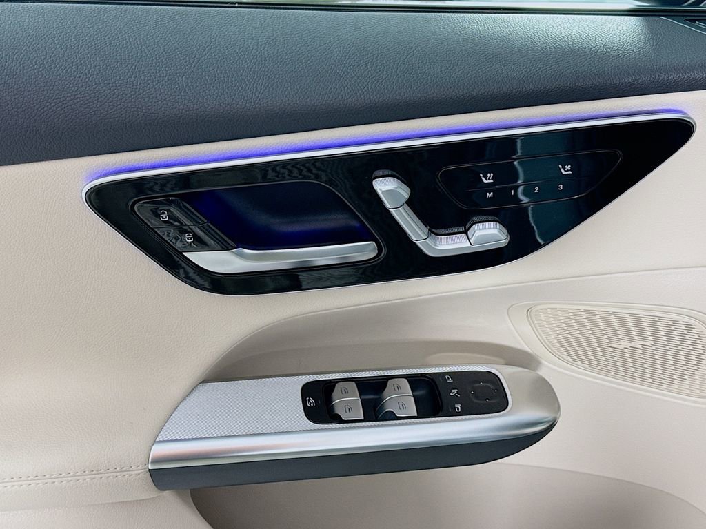 New 2026 Verde Silver Metallic Mercedes-Benz GLC 300 image 50