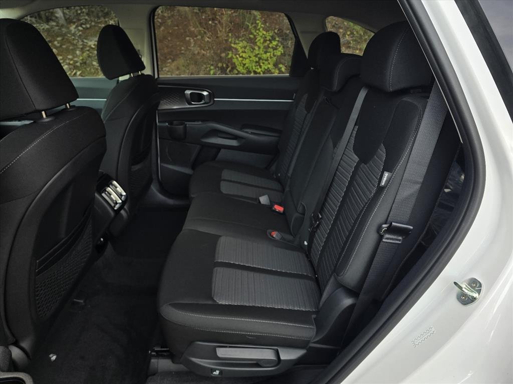 New 2026 Glacial White Pearl Kia LX image 4