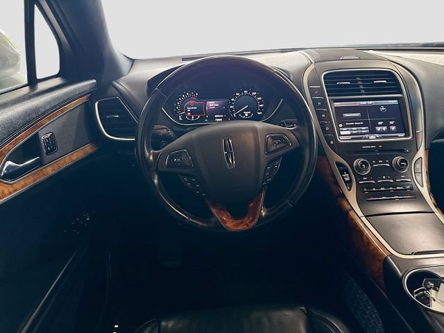 Used 2016 Tan Lincoln Select image 22