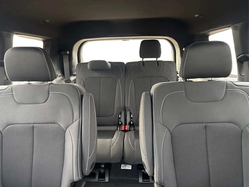 New 2026 Diamond Black Crystal Pearlcoat Jeep Laredo X image 17