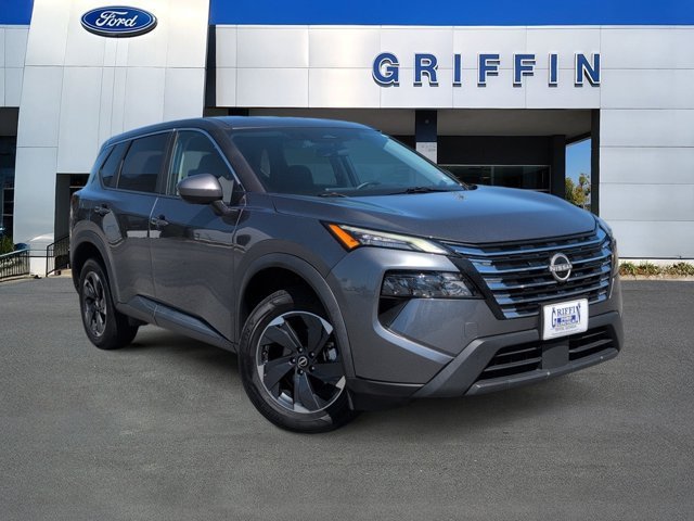 Used 2025 Gray Nissan SV image 2