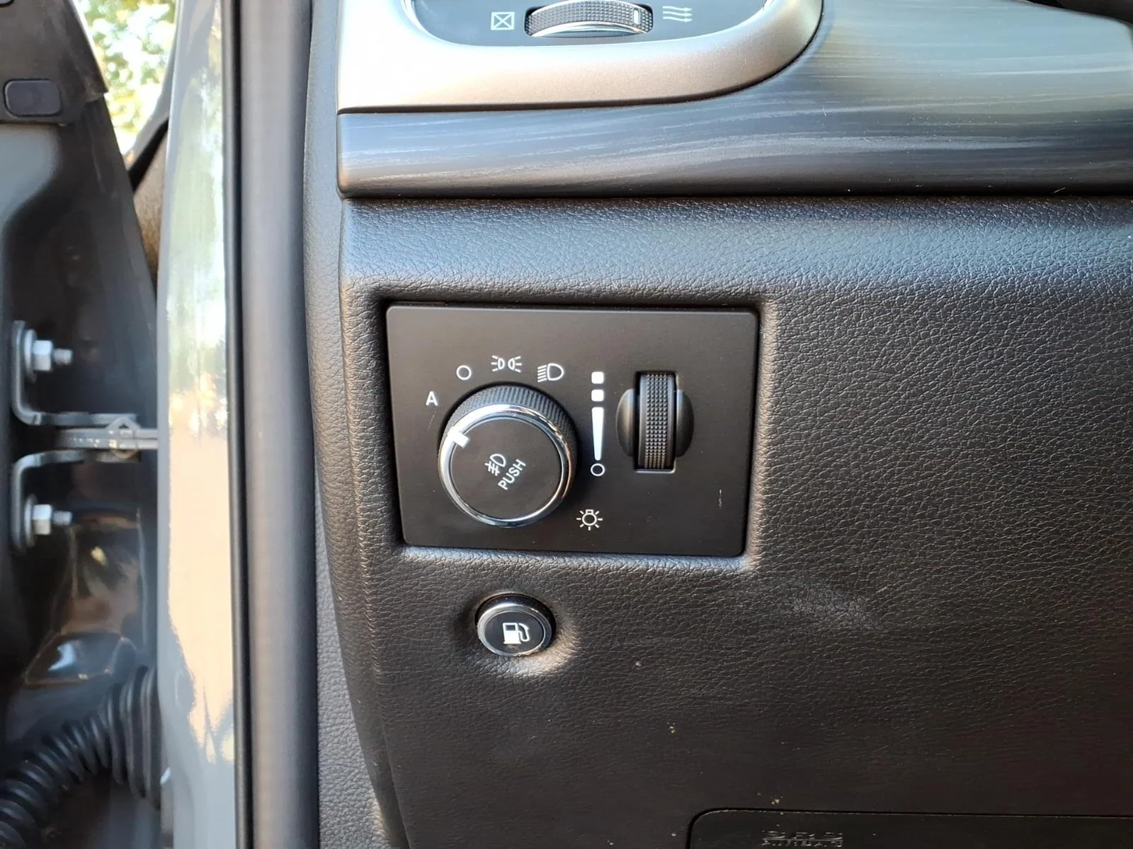 Used 2021 Granite Crystal Metallic Clear Coat Jeep Laredo X image 11