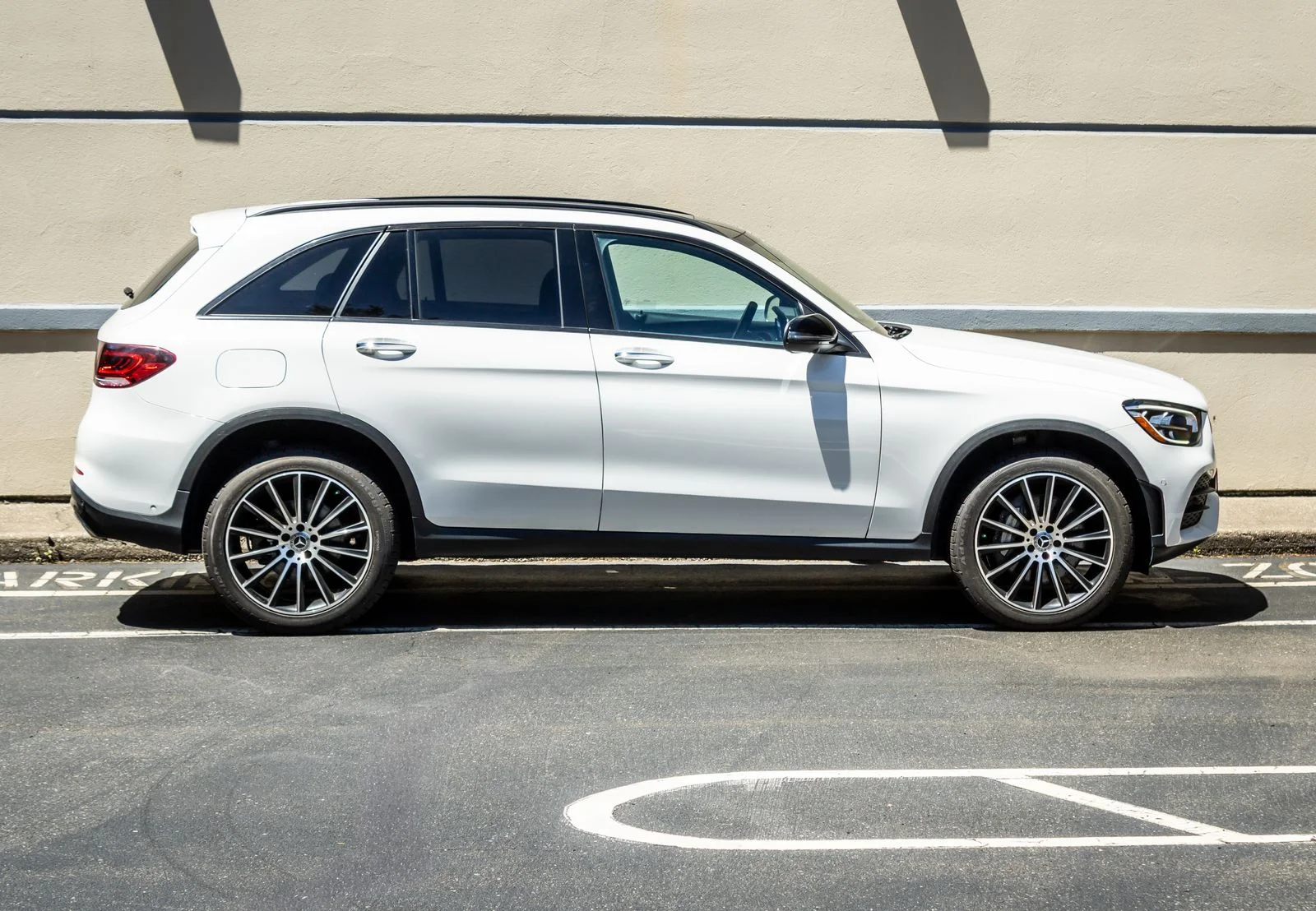 Used 2022  Mercedes-Benz GLC 300 image 9