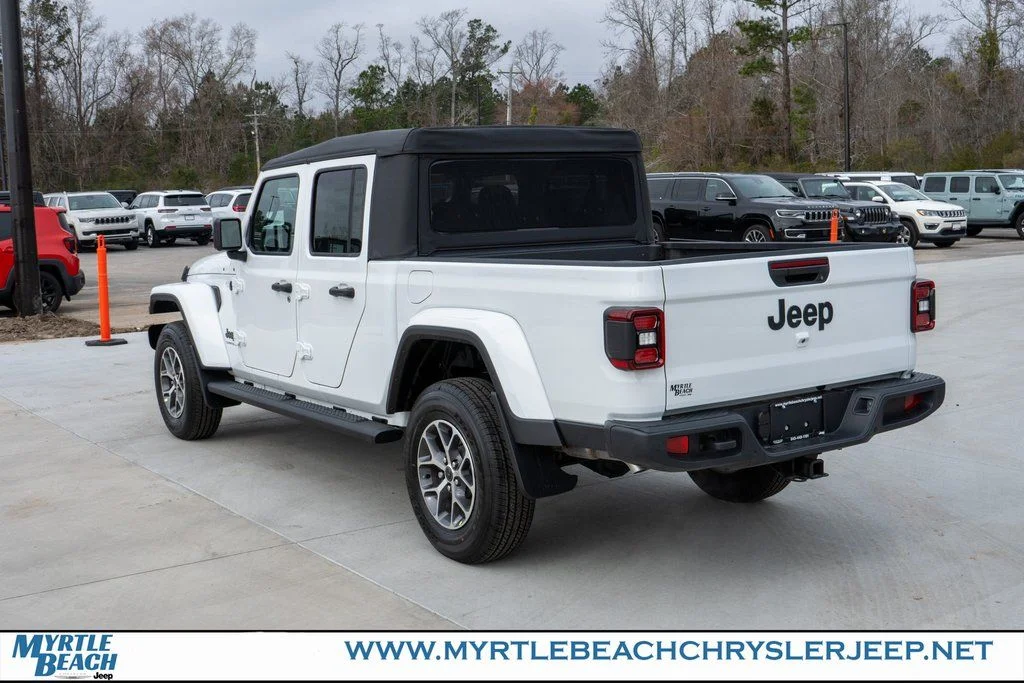 New 2026 Bright White Clear-Coat Exterior Paint Jeep Sport S image 4