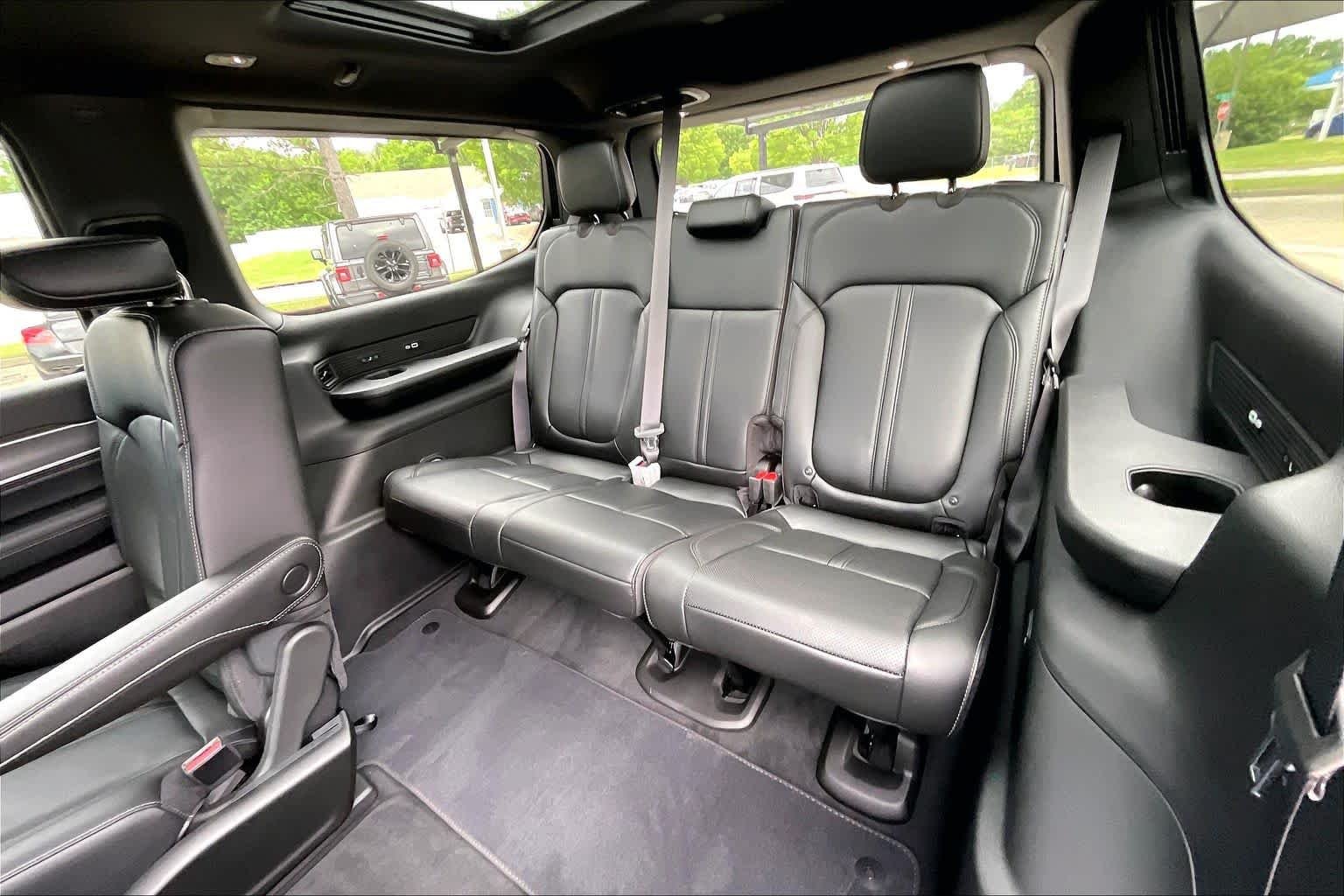 New 2026 Baltic-Gray Metallic Clear-Coat Exterior Paint Jeep  image 22