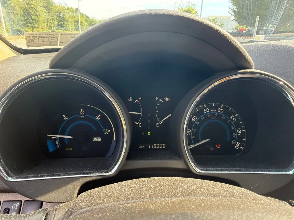 Used 2010 White Toyota Limited image 16