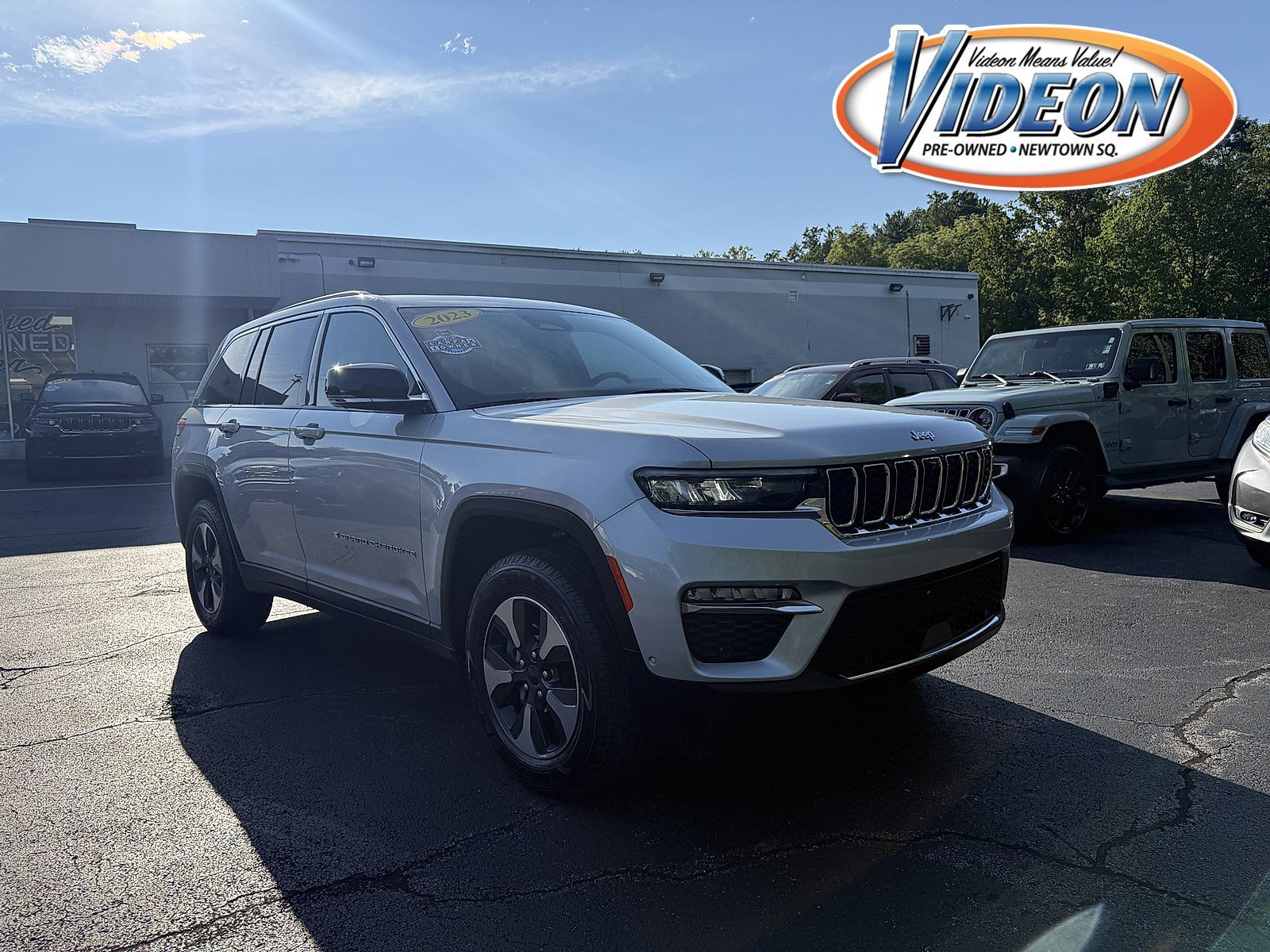 Used 2023 Silver Zynith Jeep BASE image 1