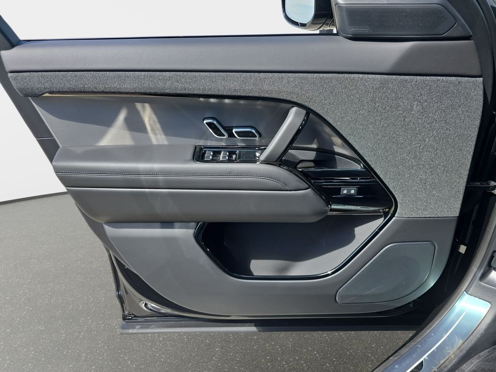 New 2026 Santorini Black Land Rover SE image 28