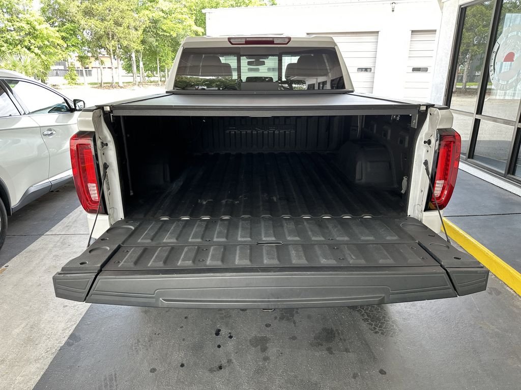 Used 2022 White GMC Denali image 33