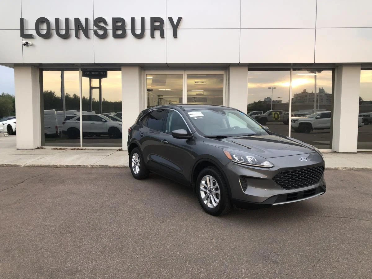 Used 2021 Grey Ford SE AWD image 1
