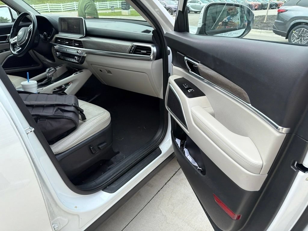 Used 2021 Snow White Pearl Kia EX image 13