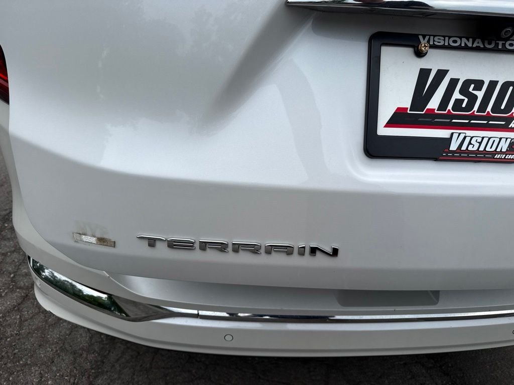 Used 2022 White GMC Denali image 16
