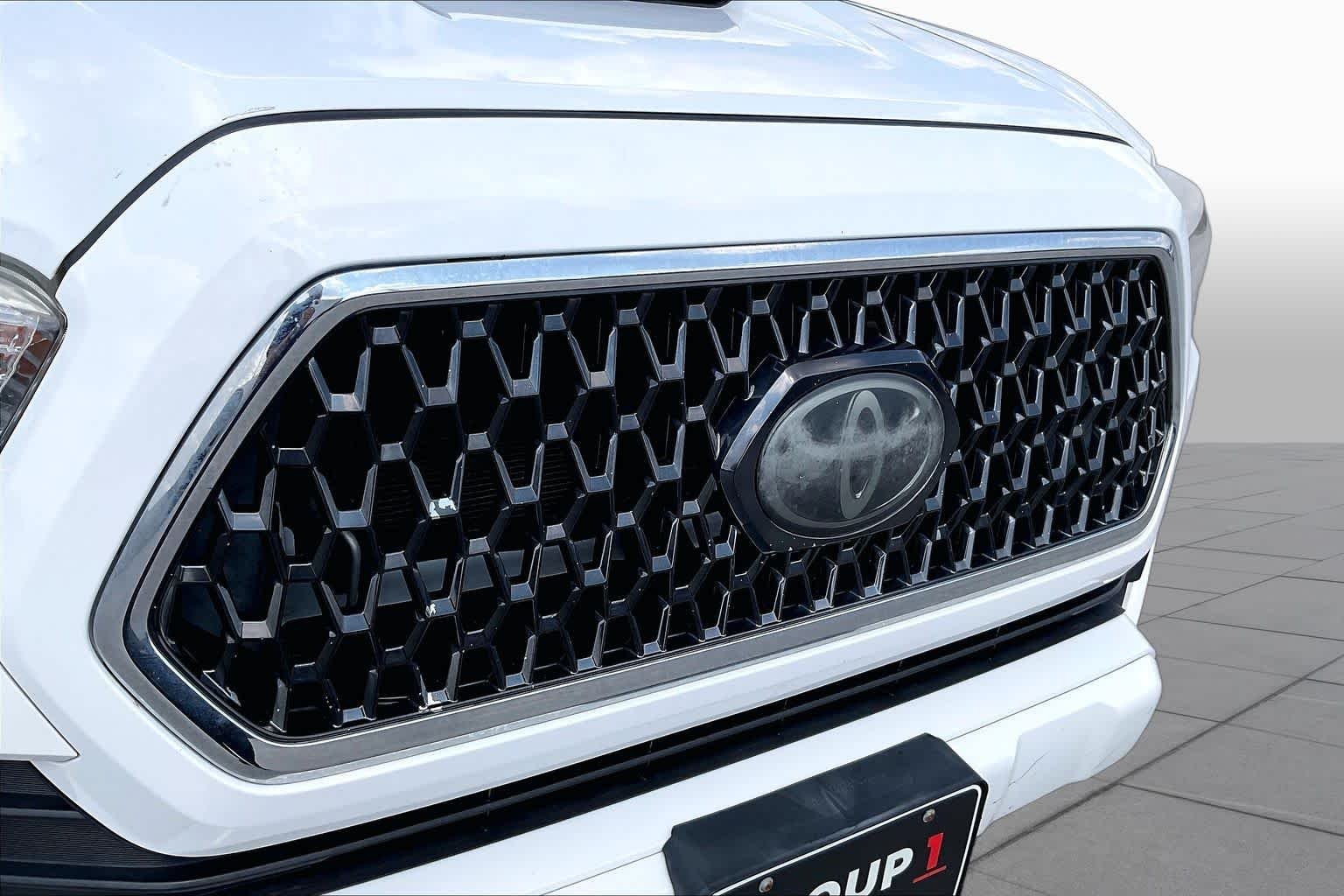 Used 2018  Toyota SR5 image 28
