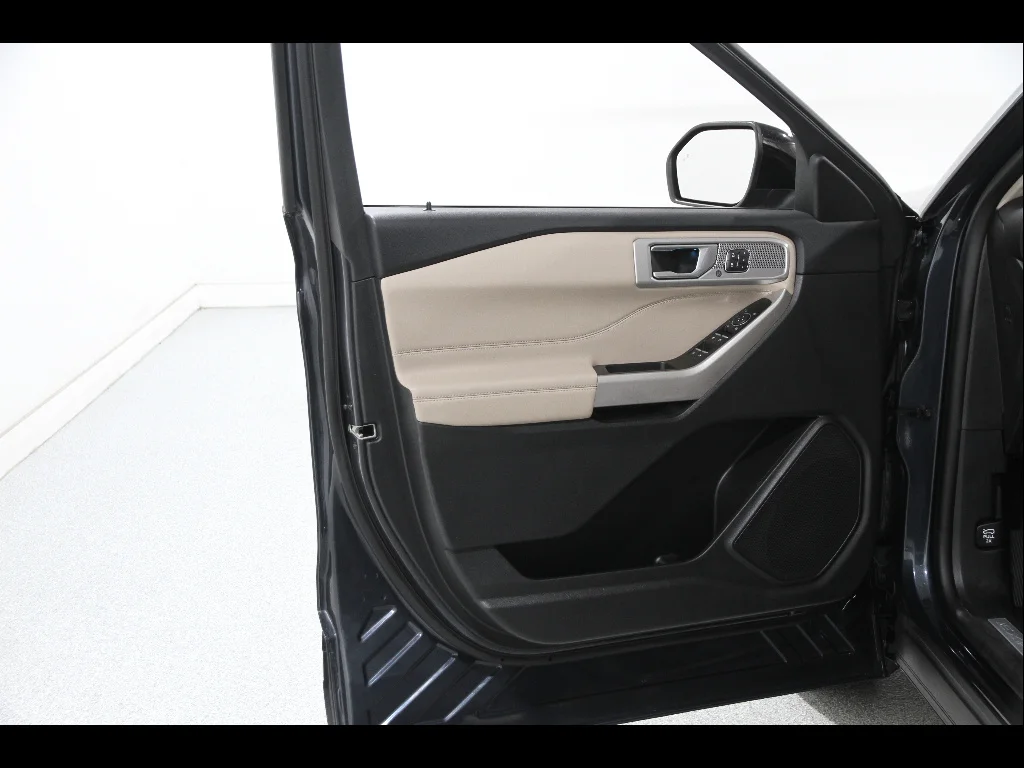 Used 2023 Stone Blue Ford Limited image 5