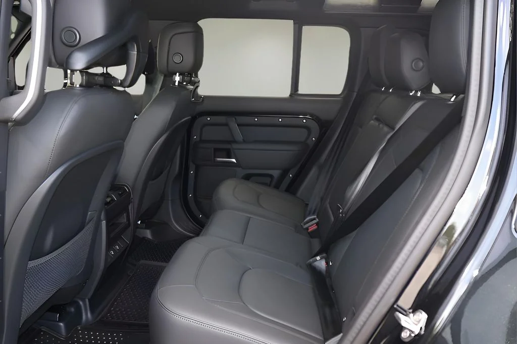 Certified Used 2025 Black Land Rover X-Dynamic SE image 12