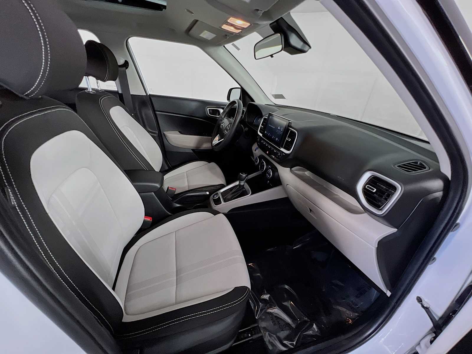 Used 2025 Lunar White Hyundai SEL image 27