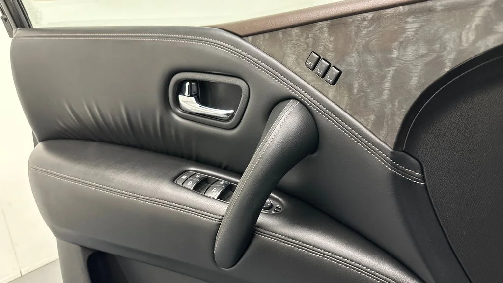 Used 2022 Black Nissan Platinum image 21
