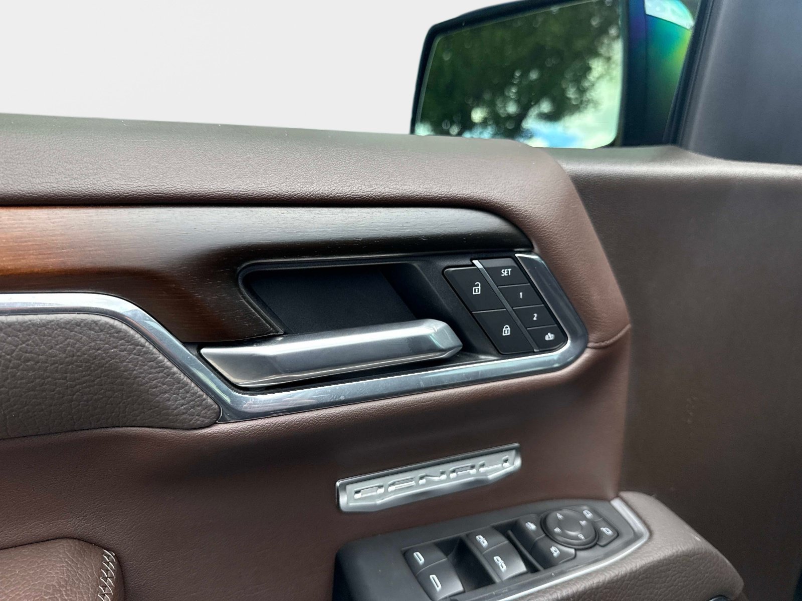 Used 2025 Onyx Black GMC Denali image 17