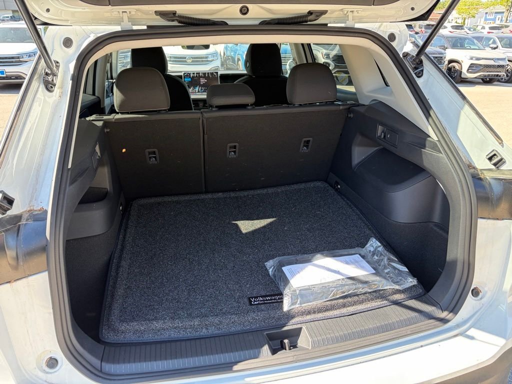 New 2026 Pure White Volkswagen 2.0T S image 18