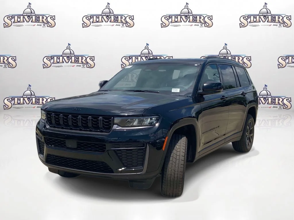 New 2026 Diamond Black Crystal Pearlcoat Jeep Laredo Altitude image 3