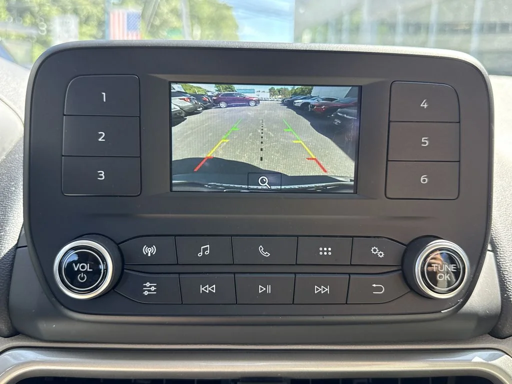 Used 2020 Diamond White Ford S image 18