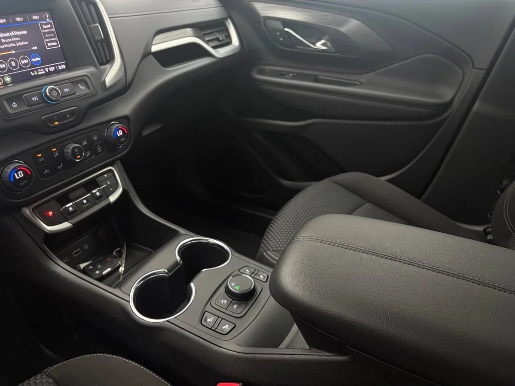 Used 2023 Summit White GMC SLE image 27
