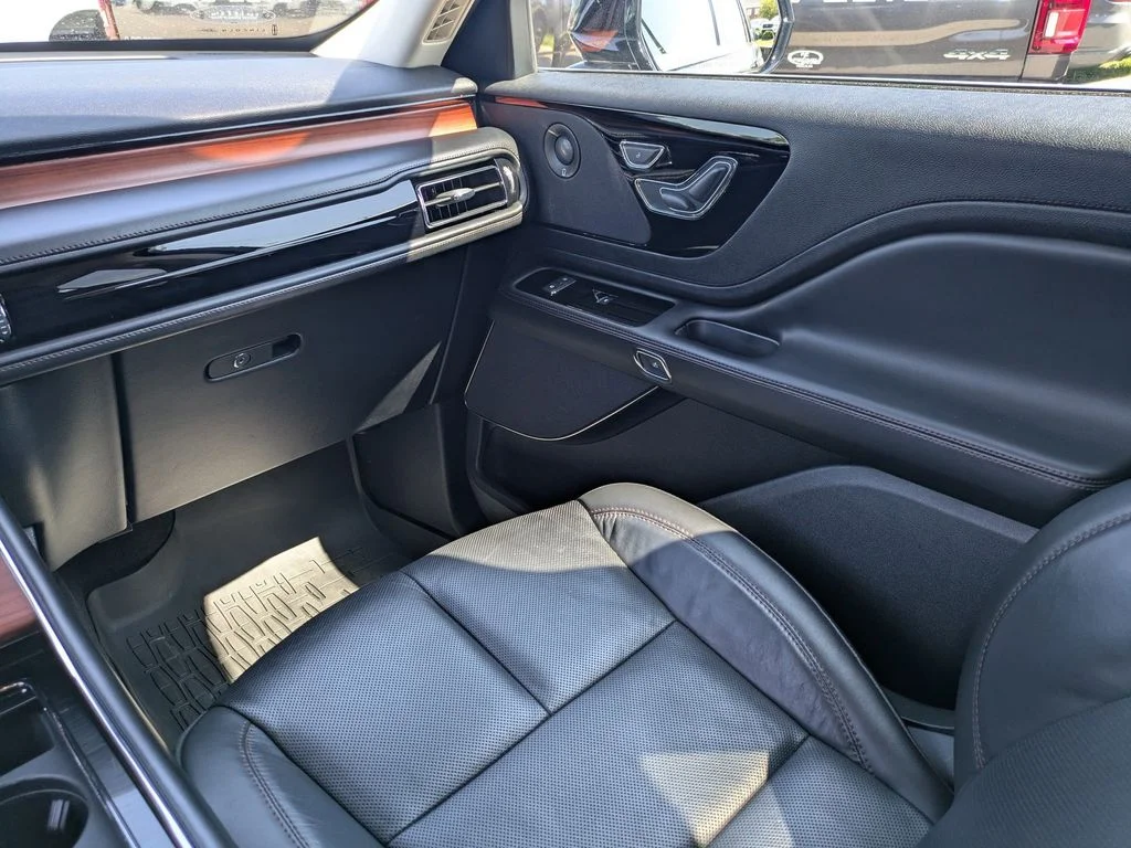 Used 2023 Black Lincoln Reserve image 21