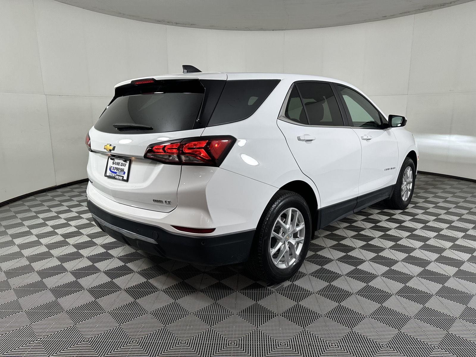 Used 2024 Summit White Chevrolet LT image 21