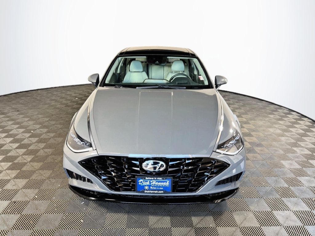 Used 2022 Gray Hyundai Limited image 3