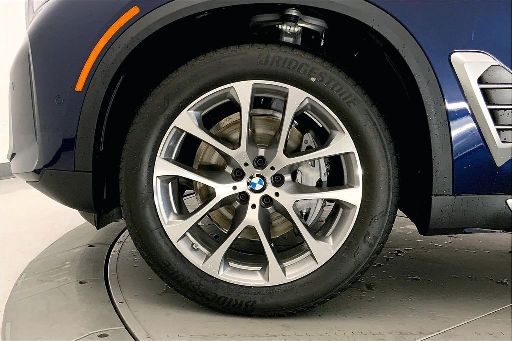 New 2026 Tanzanite Blue II Metallic BMW  image 9