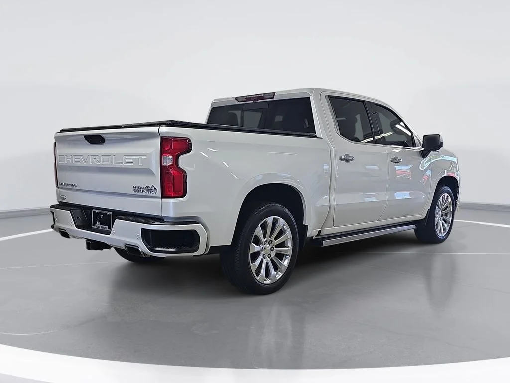Used 2020 Beige Chevrolet High Country image 3