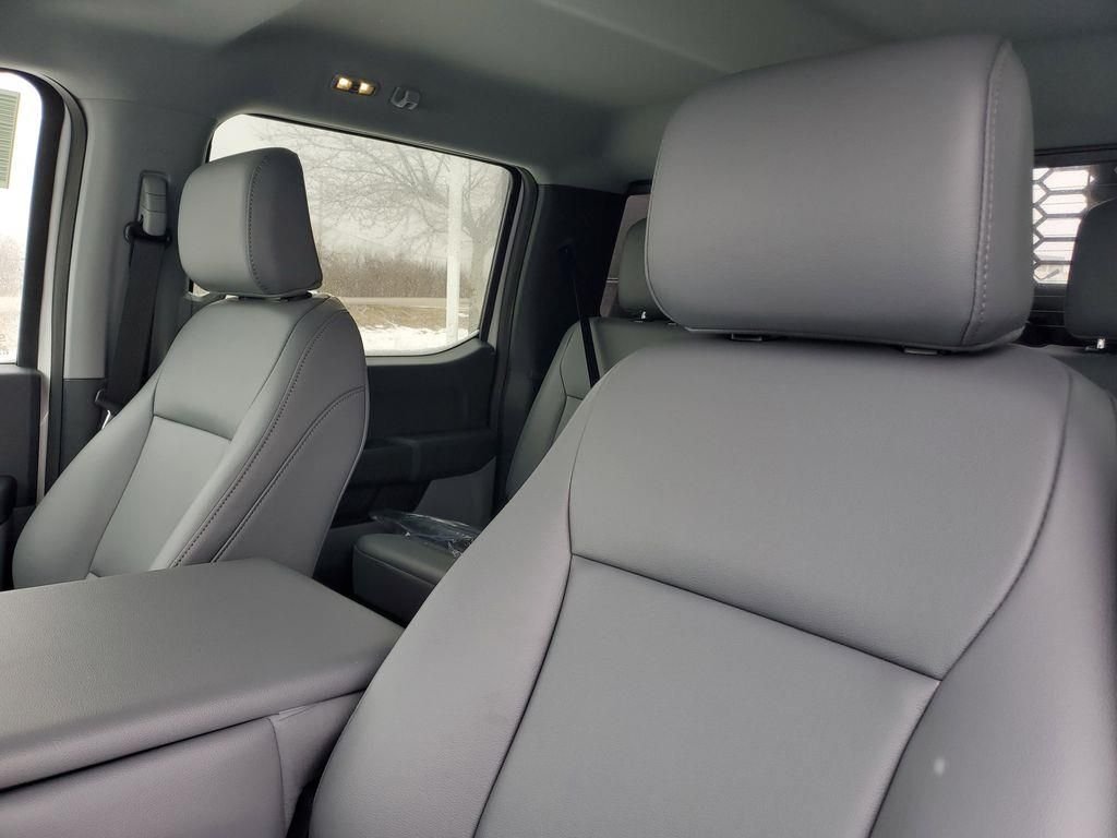 New 2025 Oxford White Ford F-350® XL image 5