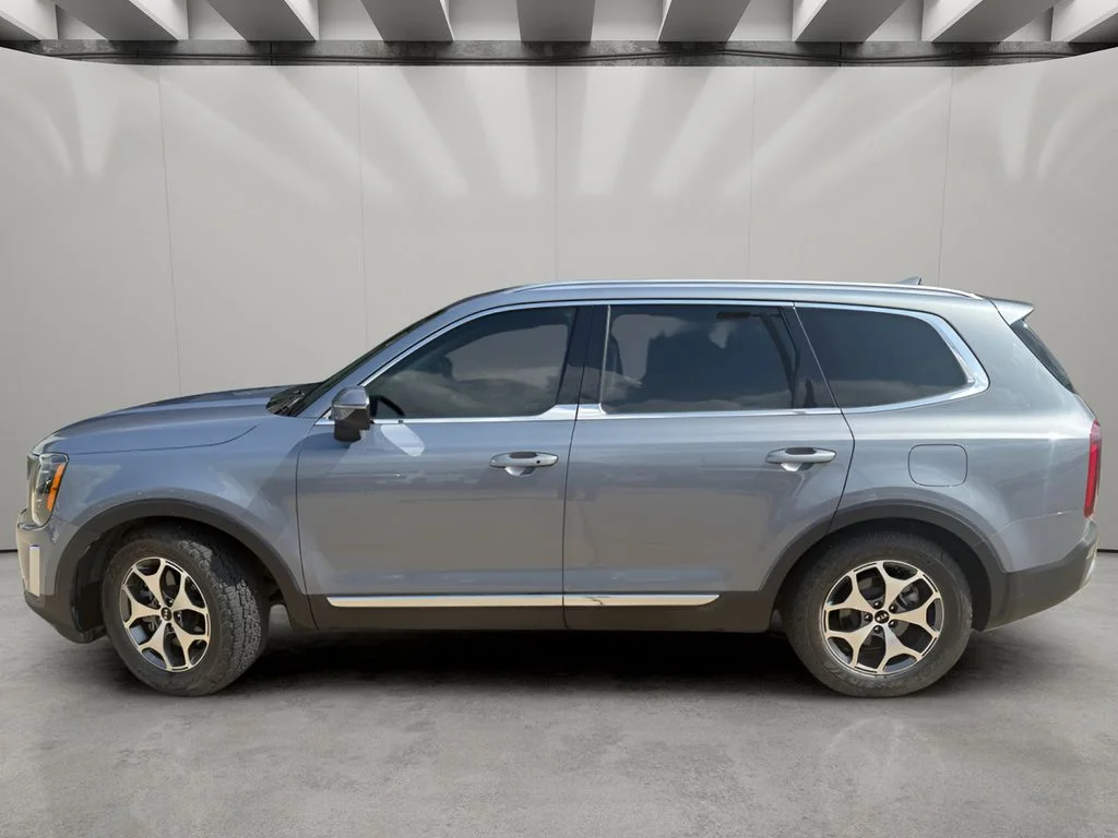 Used 2020 Everlasting Silver Kia EX image 2